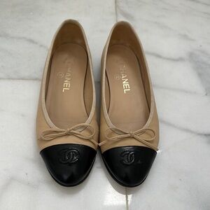 Chanel Tan and Black Flats Elegant Loafers